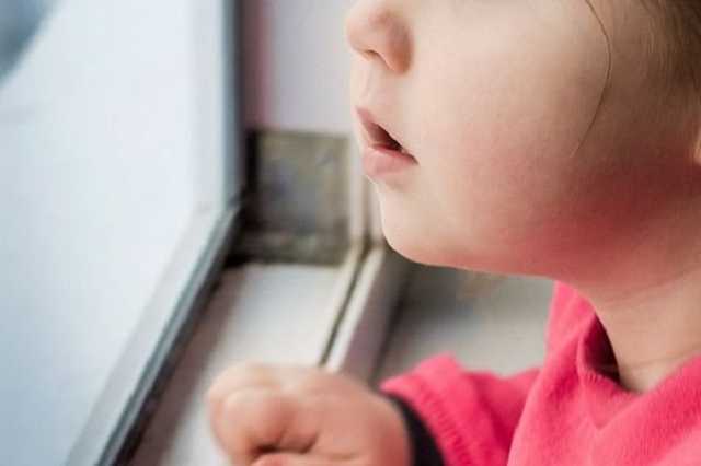 На Яворівщині батько заднім ходом переїхав на смерть дворічну доньку