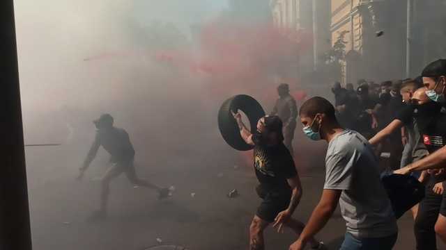 Еще три человека получили сообщения о подозрении в хулиганстве на Банковой 14 августа