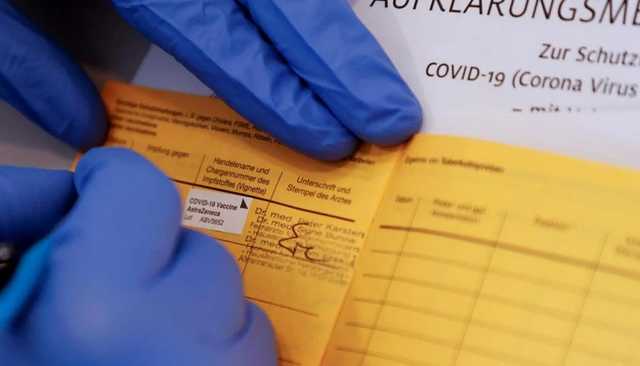 Стимул для вакцинации: зачем власти озвучили идею сертификатов с привилегиями