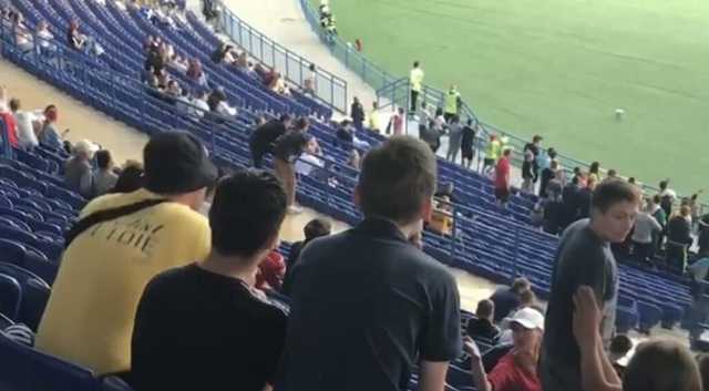 У Харкові під час футбольного матчу на трибунах побили жінку