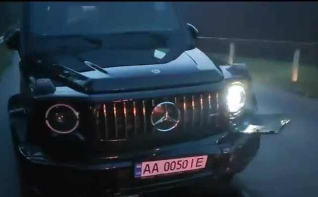 Под Киевом Mercedes протаранил автомобиль: пострадавшие заявили, что претензий не имеют