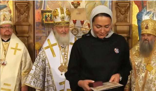 СМИ: Женщина, поддерживающая близкие отношения с Лавровым, владеет активами на миллиард рублей