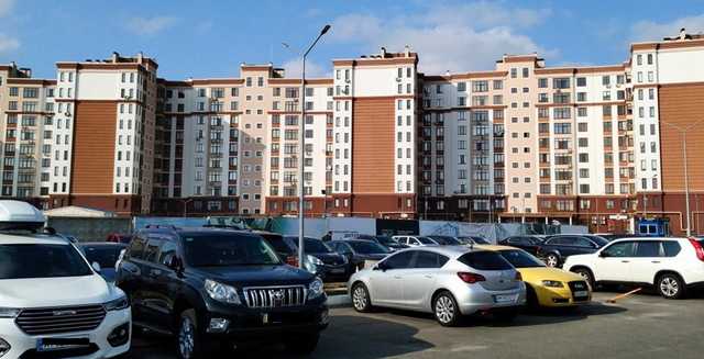 На столичных Позняках парковку на нескольких улицах сделали платной