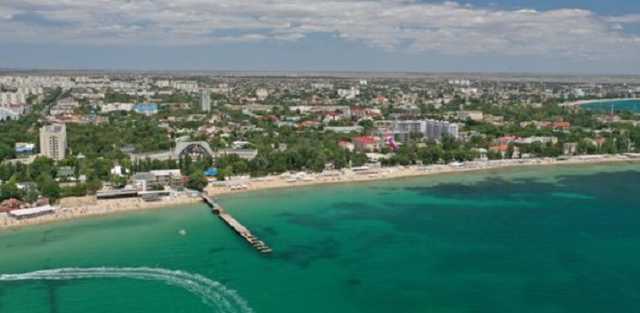 В оккупированной Евпатории заметили танки на парковке