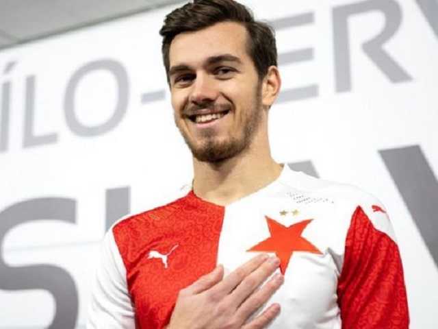 Футболисту сборной Украины сломали челюсть в матче Лиги конференций