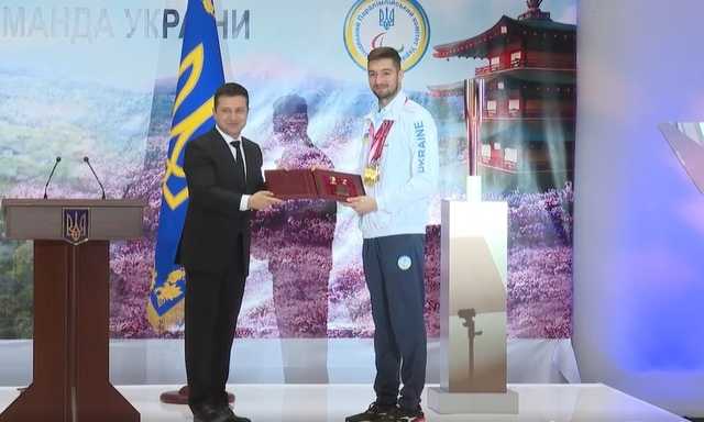 «Для нас — лучше Фелпса!»: Зеленский дал паралимпийцу Крипаку звание Героя Украины
