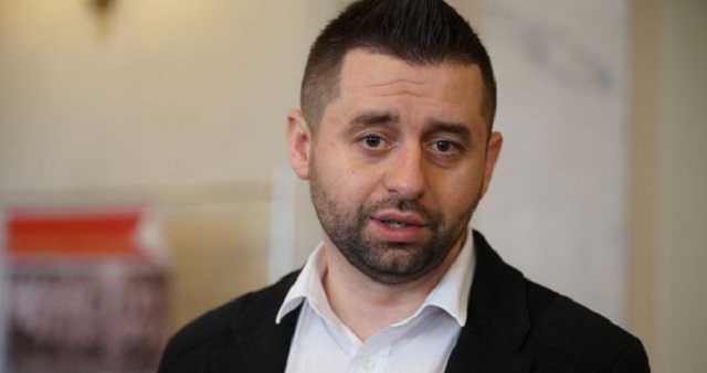 Разумков и Денисова умышленно пытаются "сбить" закон об олигархах, - "слуга народа" Арахамия