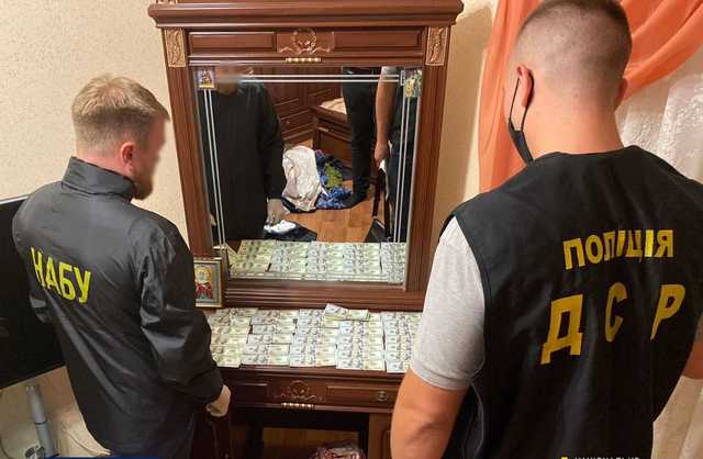 В Винницкой области на взятке поймали главу райсуда