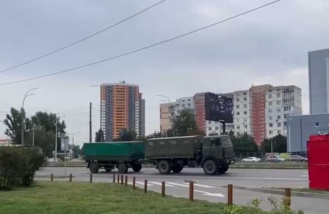 Танки и грузовики: на улицах Киева заметили колонну военной техники