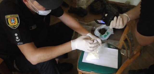 В Одесі поліцейські вилучили у 20-річного хлопця понад п’ять кілограмів психотропів