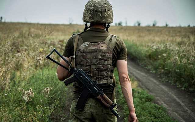 Боевики семь раз нарушали режим тишины на Донбассе, ранены двое военных