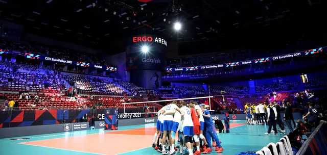 Болельщики отвернулись во время гимна России на чемпионате Европы по волейболу