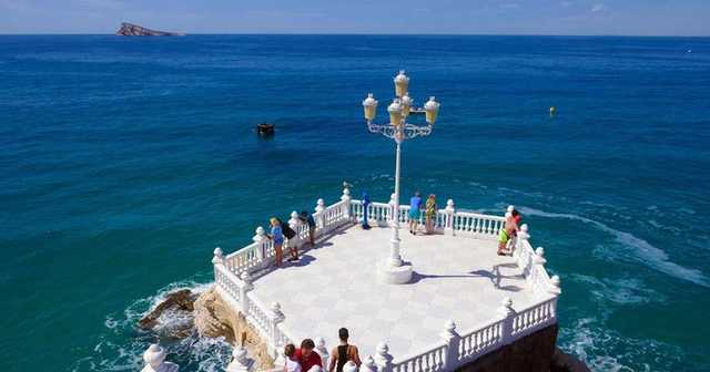 Появились подробности об украинке, которая сорвалась со скалы в Испании