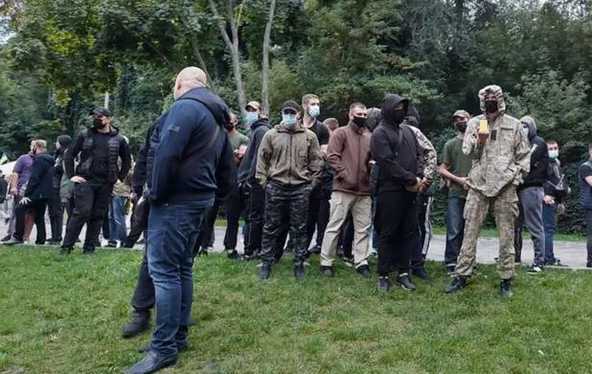 В Днепре "титушки" устроили провокацию на Кулиш-фесте