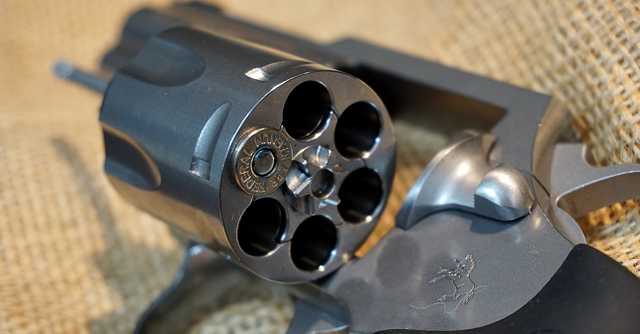 Захотел поиграть в "русскую рулетку": в Харькове мужчина выстрелил себе в висок