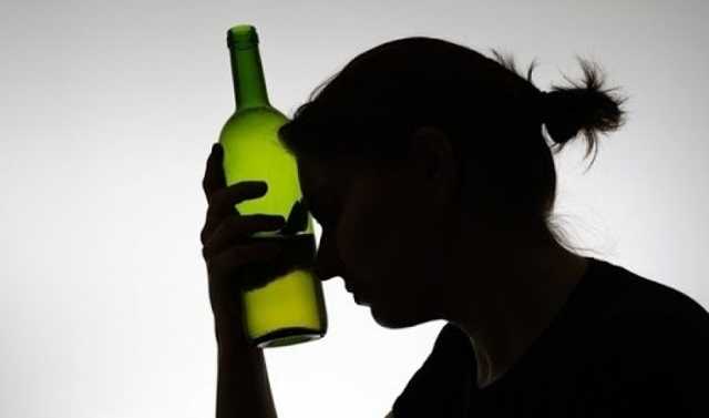 В Мелитополе пьяная женщина оккупировала парковку супермаркета