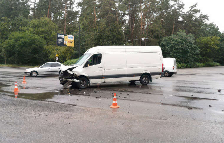 Volkswagen Crafter спровоцировал ДТП в Киеве: погибла девушка-пешеход, - СМИ