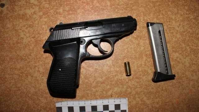 Вінничанин поранив жінку, а потім застрелився