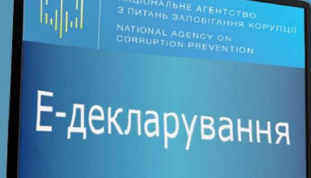 Глава Гоструда Черновицкой области задекларировал четыре земельных участка