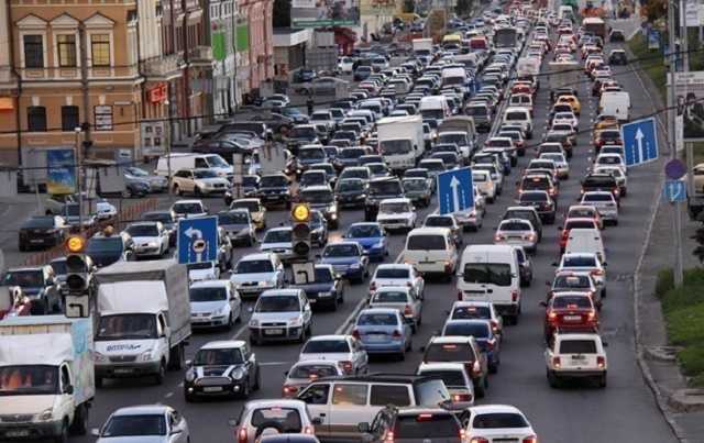 Киев остановился в пробках из-за непогоды