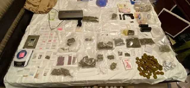 В Киеве изъяли печенье с каннабисом и конфеты с грибами