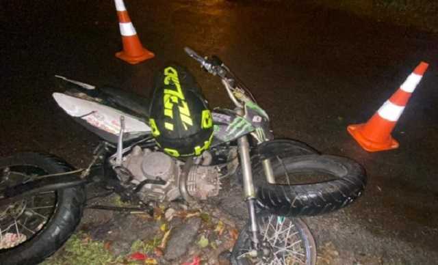 В Виннице 15-летний мотоциклист въехал в автомобиль: парня госпитализировали