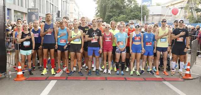 В Днепре свыше 3 тыс. бегунов приняли участие в "Almaz Group Dnipro Marathon"