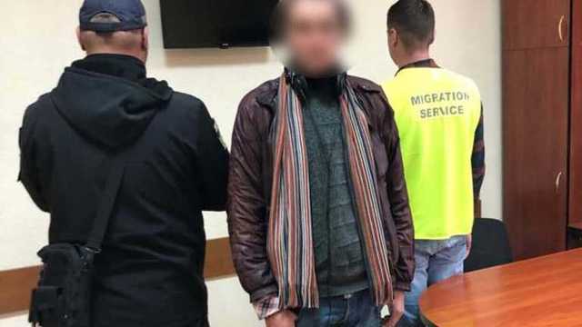 Скрывался от полиции: во львовском ТРЦ месяц жил испанец