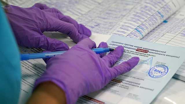 Минздрав требует отстранять главврачей за подделку свидетельств о вакцинации