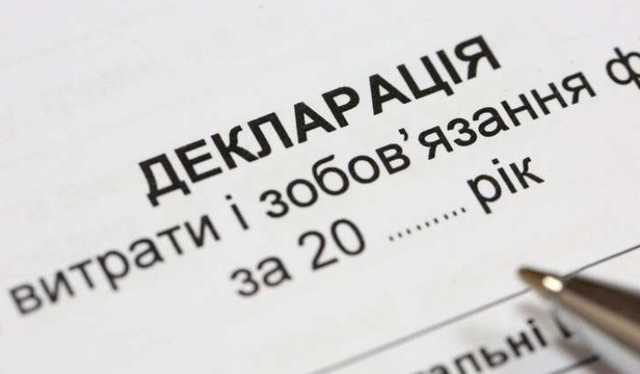 В Харькове топ-руководителю налоговой подарили наличными почти 4 годовые зарплаты