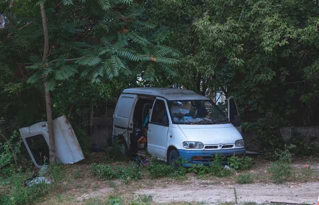 В Днепре при странных обстоятельствах умер парень: он жил в брошенном авто