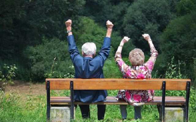Пенсионерам старше 70 лет поднимут пенсию: названы размер и дата