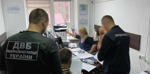 В Харькове трое полицейских ограбили прохожего