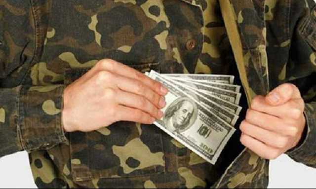 Брала взятки за уклонение от военной службы: в Тернополе задержали врача