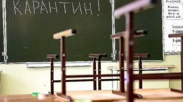 Украинских школьников хотят заставить учиться летом