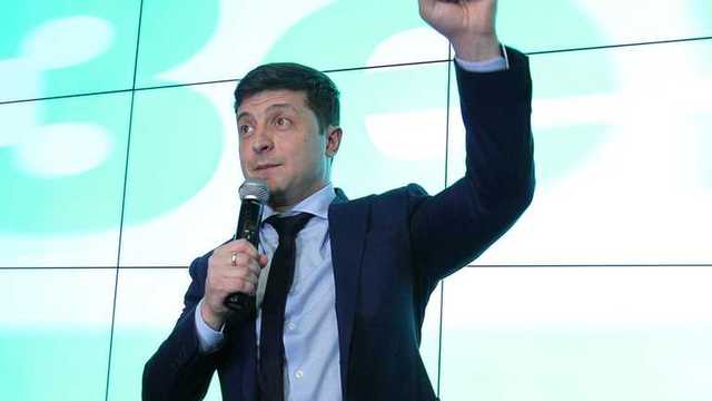 Зеленский вылетает на выездное заседание "слуг народа" в Трускавец