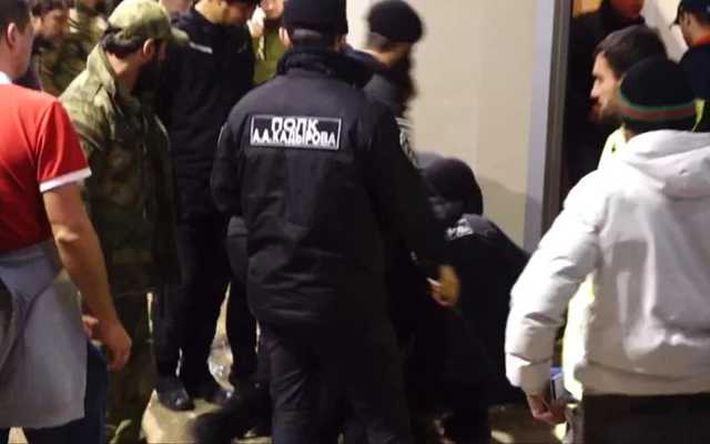 Бойцы Кадырова избили двух российских болельщиков. Россияне боятся дать отпор чеченцам