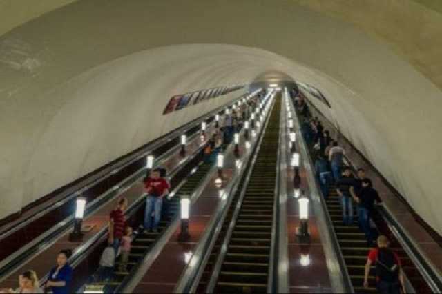 В столичном метро прямо на эскалаторе подрались пьяные пассажиры