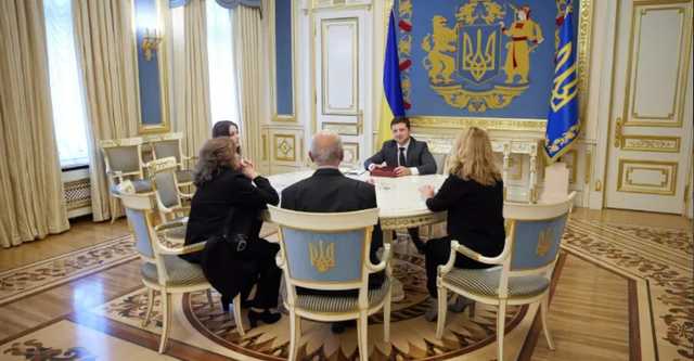 Владимир Зеленский передал орден Государства семье Андрея Кузьменко