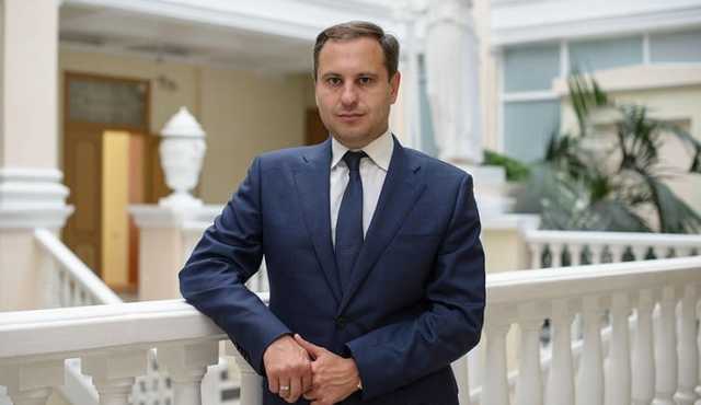 Замминистра юстиции купил по подозрительно низкой цене большой земельный участок под Киевом