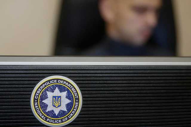 Полицейские поймали на горячем врачей, торговавших COVID-сертификатами без вакцинации