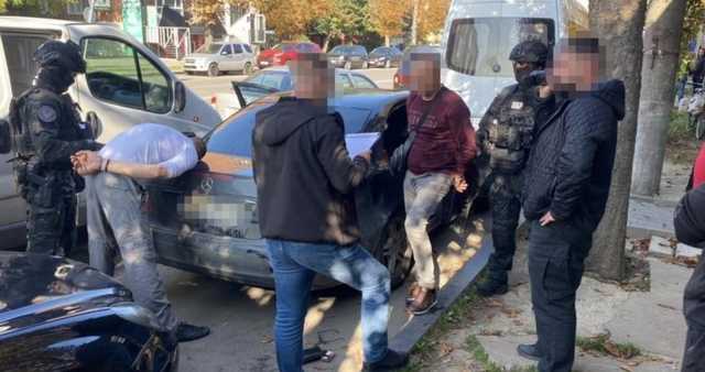 В Черновицкой области полицейские брали деньги у контрабандистов