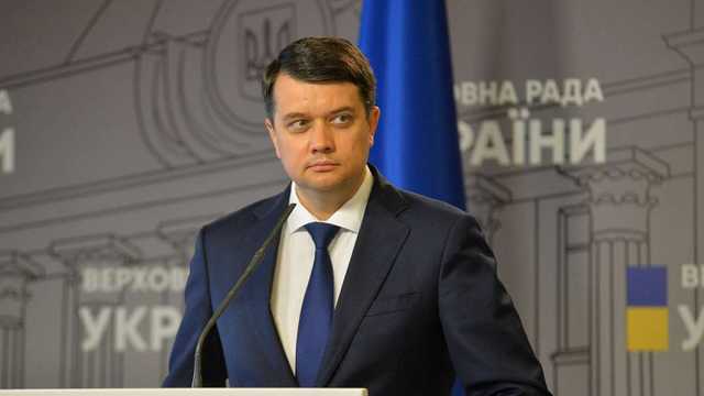 Хорошо отношусь к дешевым подаркам, – Разумков об отставке накануне дня рождения