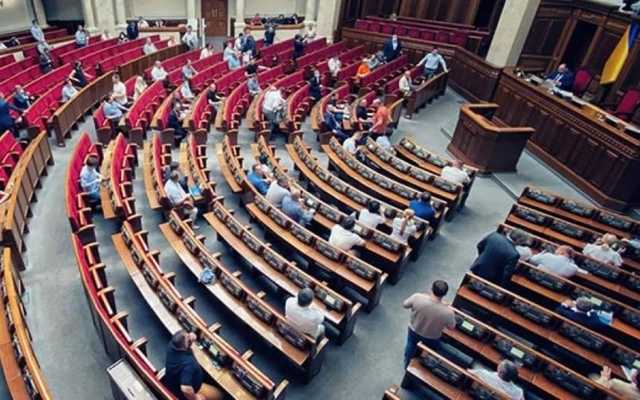 Стефанчук закрыл внеочередное заседание Рады: Нет необходимого количества нардепов