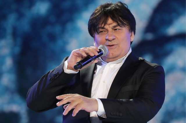 В России экстренно госпитализировали певца Александра Серова