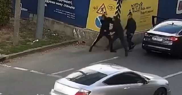 В центре Днепра пешеход подрался с водителем