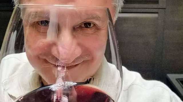 Аваков с бокалом вина сообщил, что вернулся в Киев