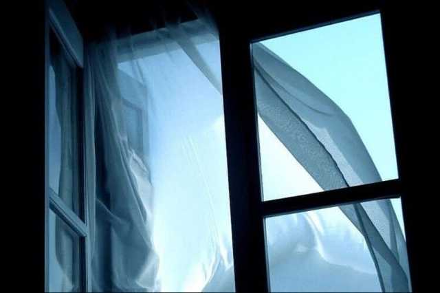 Познайомилися під час вечірки: на Рівненщині молодик викинув з балкона жінку