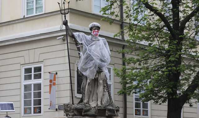 В Украине почти 12 тыс. новых случаев COVID-19, умерли 352 человека