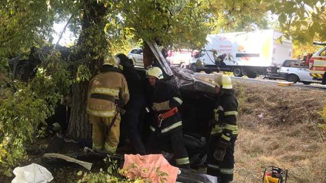Троих зажало в покореженной машине: на Днепропетровщине произошла смертельная авария